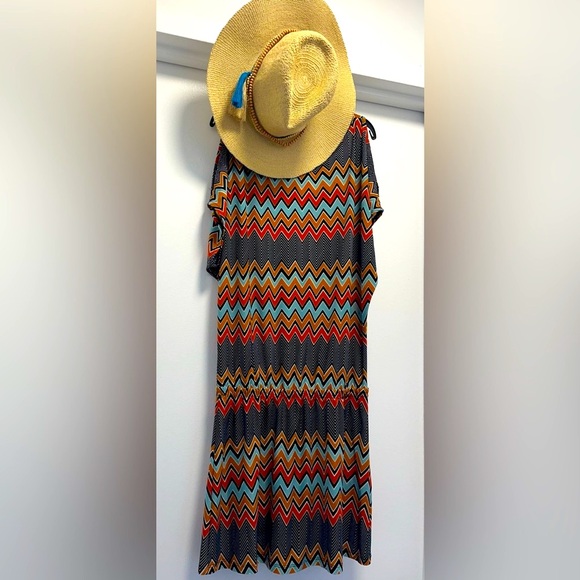 EUC! VERONICA M Womens Dress sz sm, open shoulders, flattering forgiving waist - Picture 2 of 9